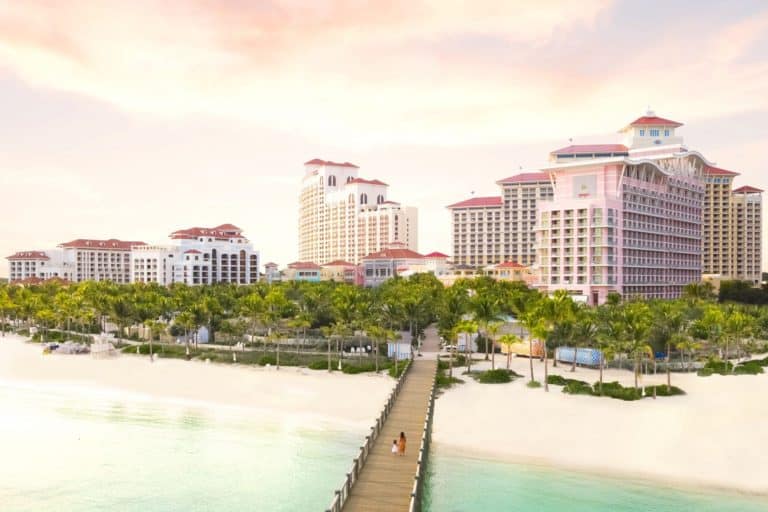 Este resort de Las Bahamas ofrecerá la opción de llevarte a tu casa en un jet privado si tu prueba de COVID-19 da positivo