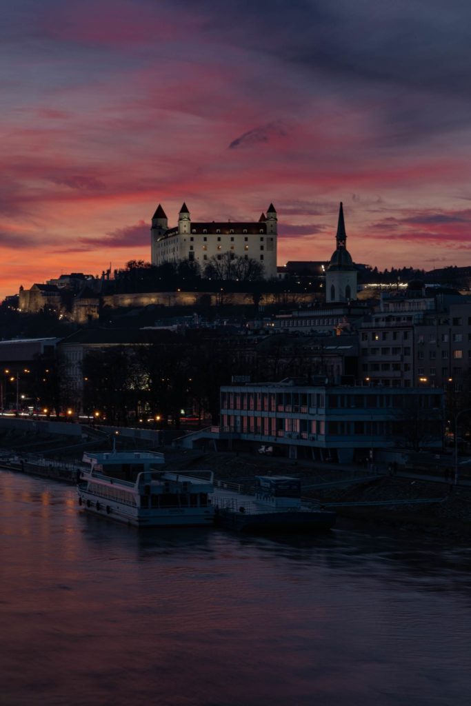 image crucero por el Río Danubio thorsteinn svavarsson vzqG6PzCwgU unsplash 1