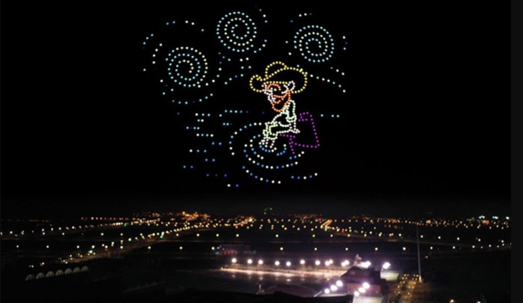 600 drones recrearon las pinturas más famosas de Van Gogh en el cielo nocturno de la ciudad de Tianjin, al norte de China