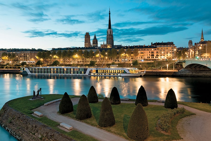 AmaLyra on the Siene in Rouen France-rev