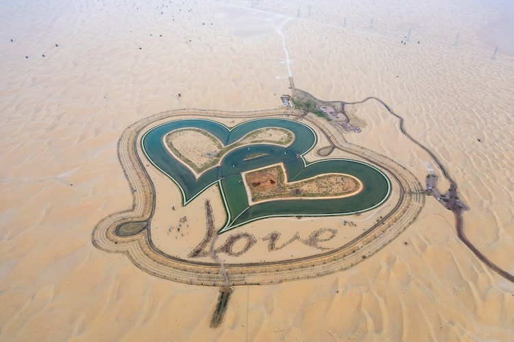 image Love Lake Conoce ‘Love Lake un insolito lago en forma de corazon ubicado en medio del desierto cerca de Al Qadra en Dubai 6 1