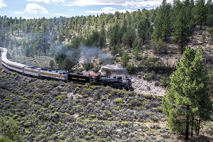 Insólito: Este tren del Gran Cañón construido en 1923 está utilizando el aceite vegetal de desecho de las papas fritas como combustible