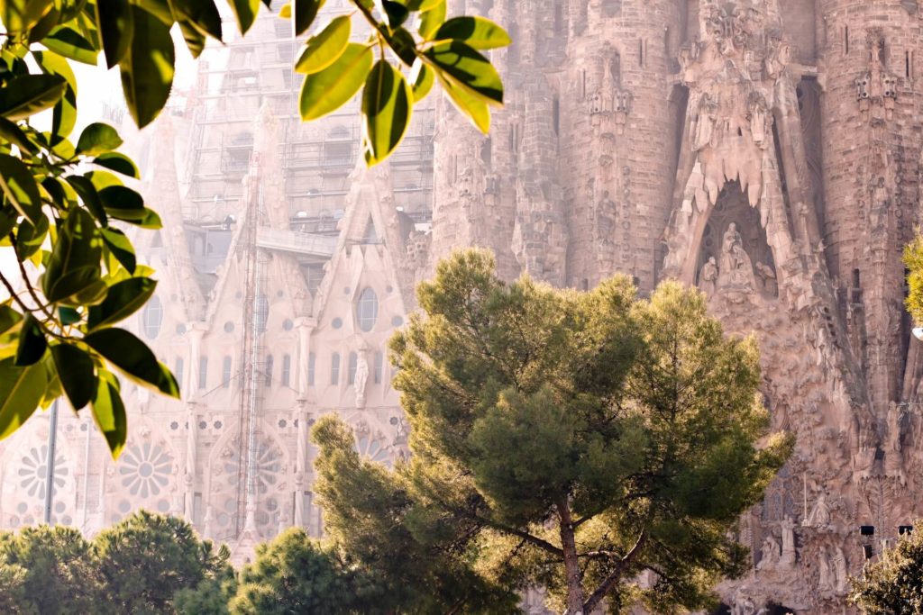 image Sagrada Familia alevision co 32rmZbN4RpM unsplash 1