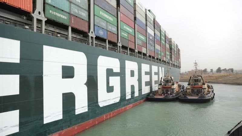 Finalmente lograron liberar el barco de Evergreen que se encontraba encallado en el canal de Suez