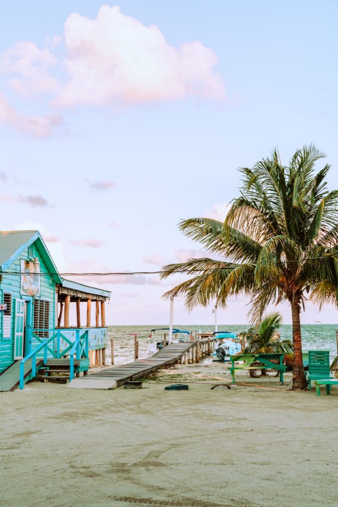 Belice recibirá a turistas que se hayan vacunado contra el COVID-19 sin necesidad de presentar un test