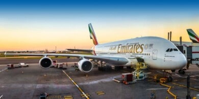La aerolínea Emirates permite que los pasajeros paguen por los asientos contiguos vacíos para mayor privacidad