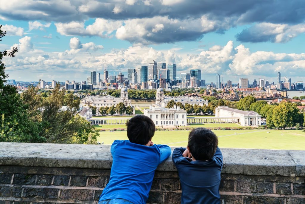 Las personas de Inglaterra que viajen de vacaciones al exterior podrían enfrentar una multa de 5.000 libras