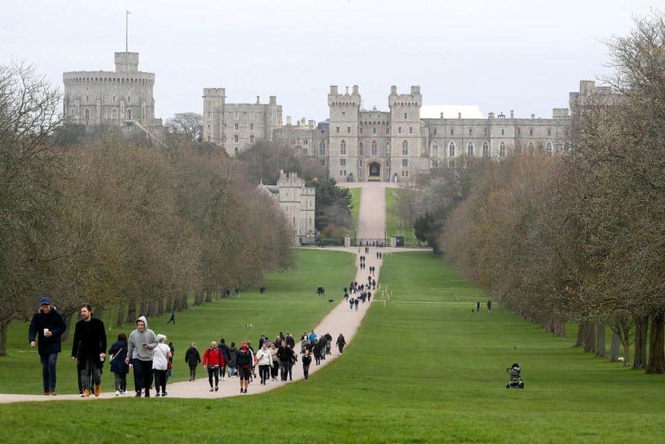 En Inglaterra finaliza la orden de "permanecer en casa" y las personas ya se pueden juntar al aire libre