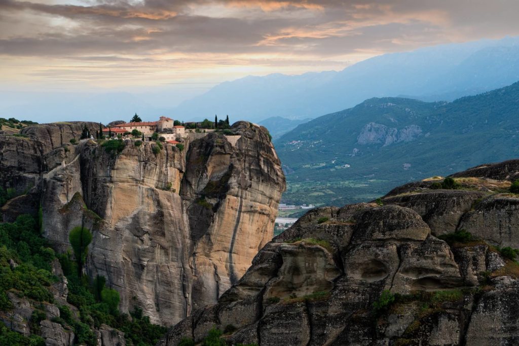 image destinos del mundo para escalar en roca jason blackeye nk3YzS10bLU unsplash 1