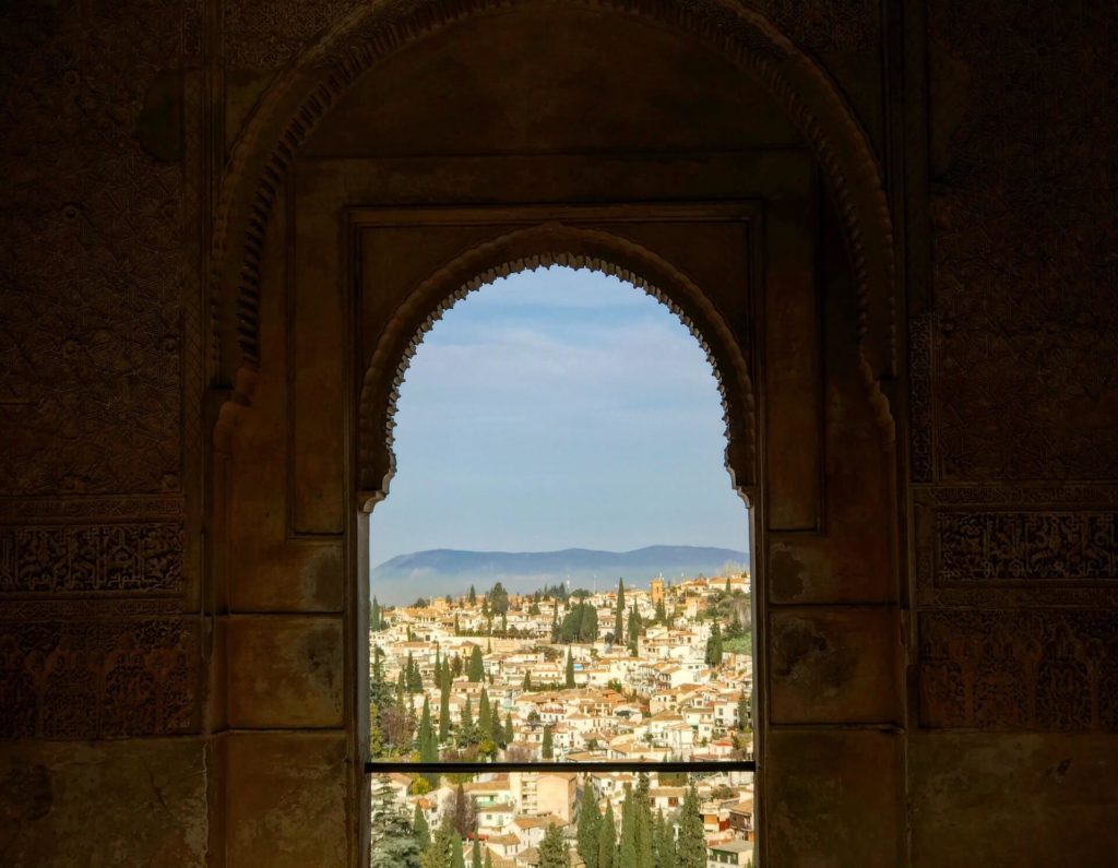 image 24 horas en Granada jorge fernandez salas KHOc1lpuzzg unsplash 1