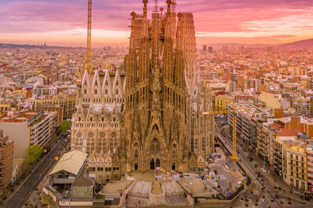 image Sagrada Familia ken cheung 271sKk6WaM unsplash 1