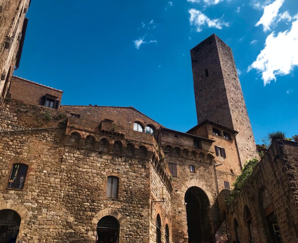 image San Gimignano laura lugaresi ifz5c2hBoH4 unsplash 1