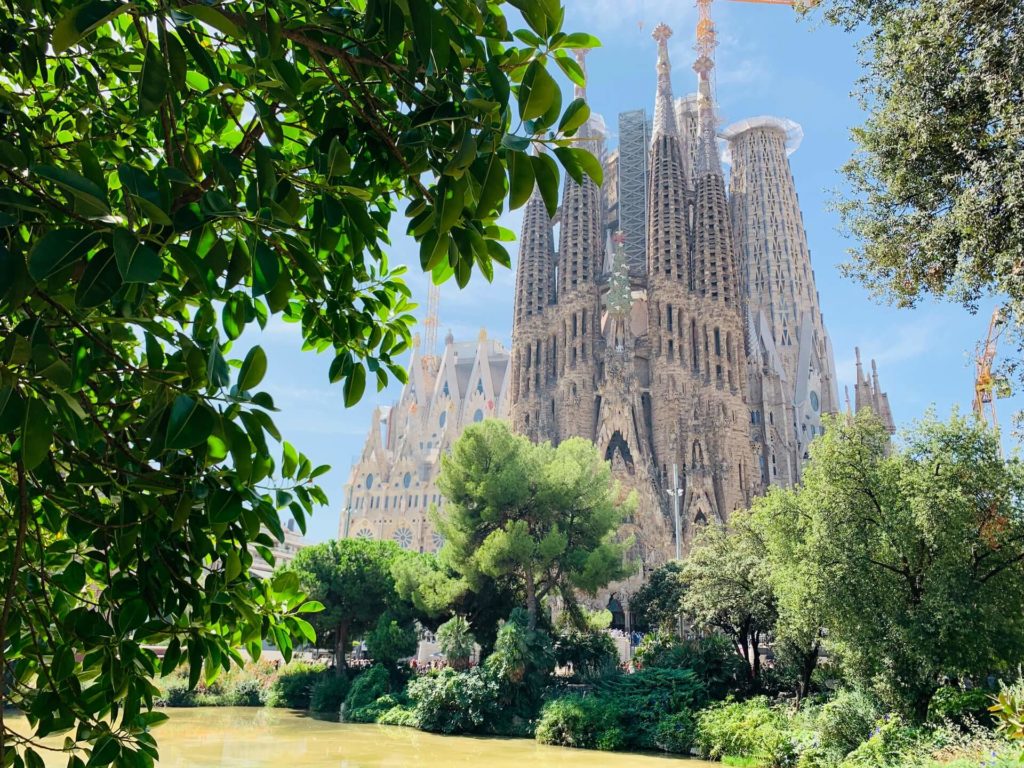 image Sagrada Familia m e afzali fegv9Oo0va0 unsplash 1