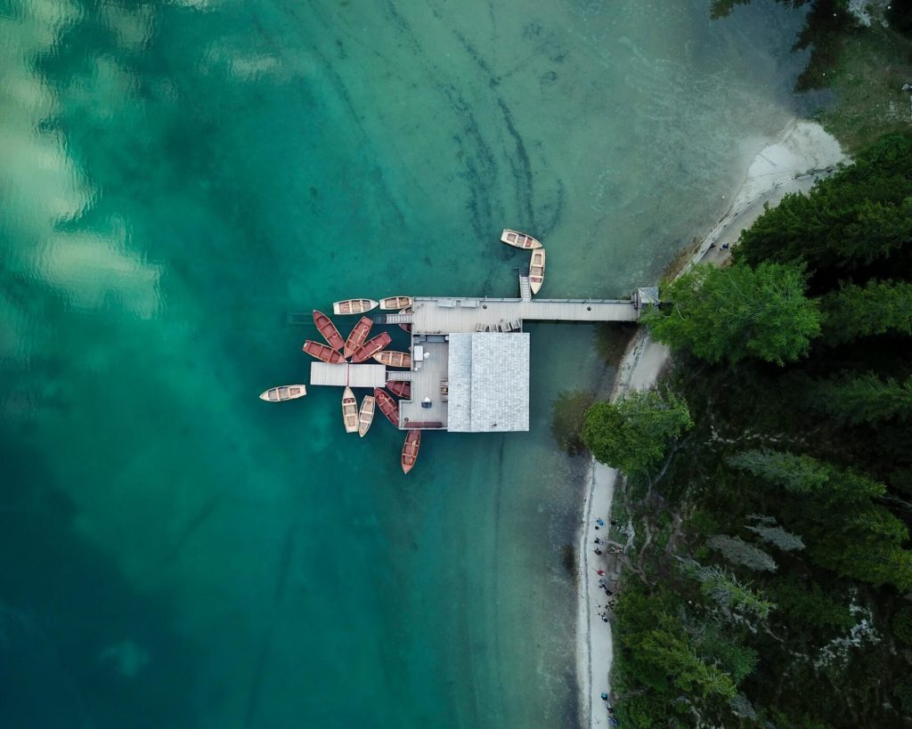 image Lago Braies robert bahn Xu6vANmFry8 unsplash 1