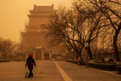 Así se veía Beijing atravesando una de las tormentas de arena más fuertes de los últimos 10 años