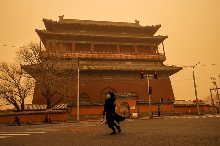 Así se veía Beijing atravesando una de las tormentas de arena más fuertes de los últimos 10 años 