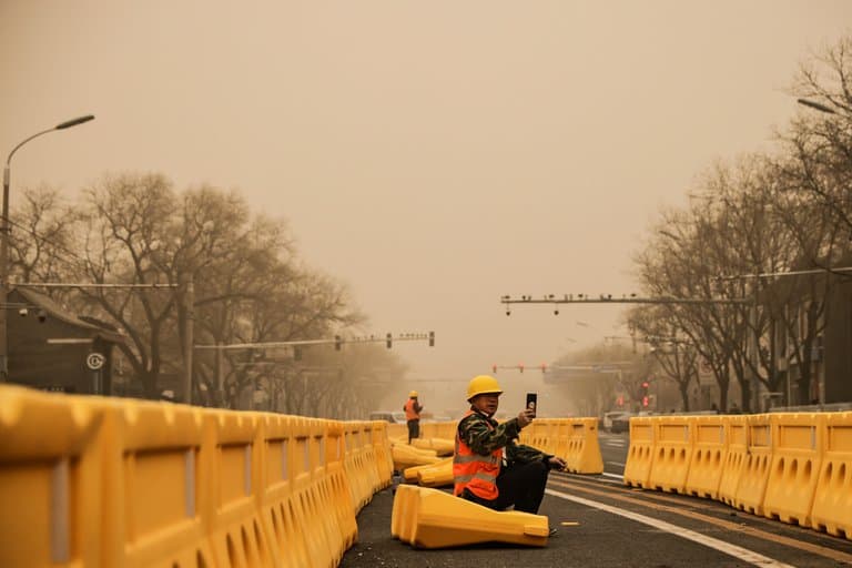 Así se veía Beijing atravesando una de las tormentas de arena más fuertes de los últimos 10 años 