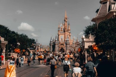 Disney World presentó el servicio Disney MagicMobile para poder acceder a los parques temáticos utilizando un teléfono inteligente