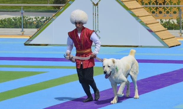 Turkmenistán ama tanto a los perros que tienen un día dedicado especialmente a su raza nacional.