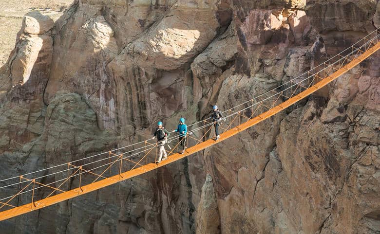 Un lujoso resort de Utah acaba de estrenar una escalera de acero que asciende unos 400 pies sobre el suelo y ofrece las mejores vistas del desierto