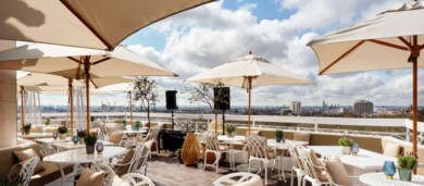 Un histórico hotel de Londres cumple 90 años y lo celebra con un nuevo bar en su azotea que ofrece una vista increíble