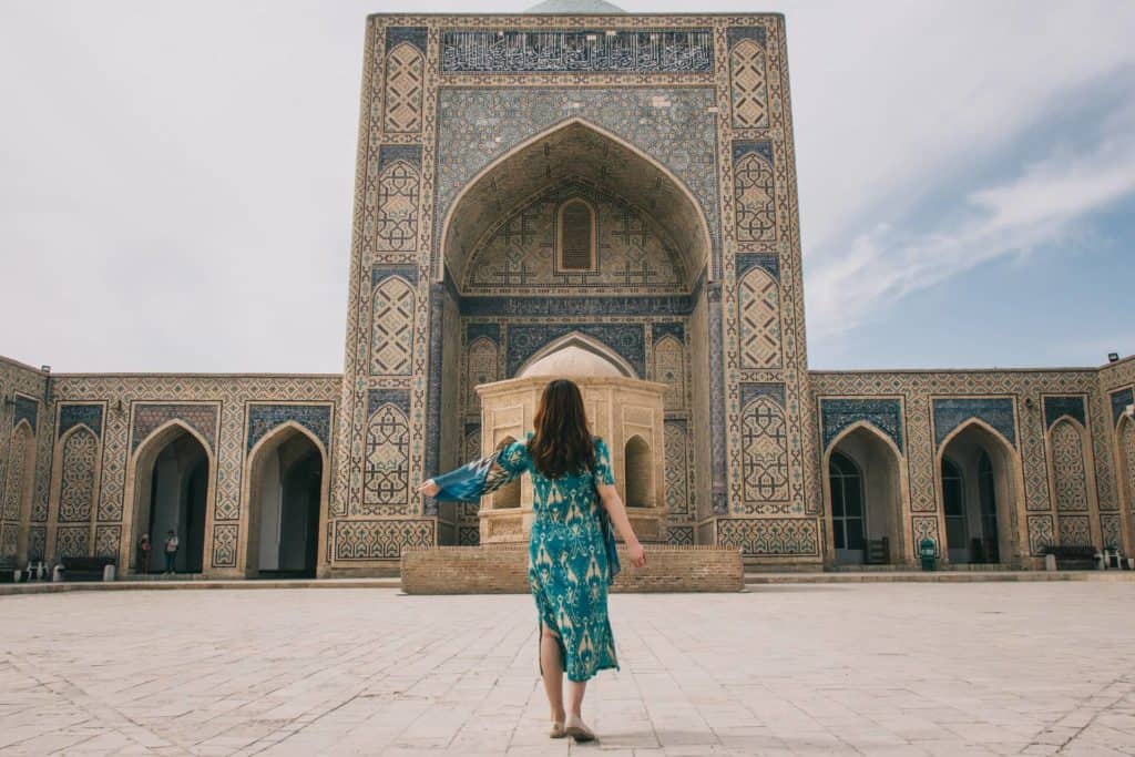 image visitar en Uzbekistán chi lok tsang BYkbqIcndU unsplash 1