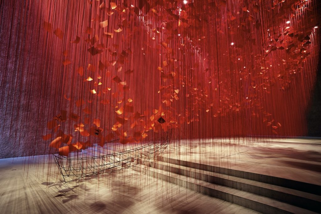 image Artista japonesa chiharu shiota i hope thread installation art 4