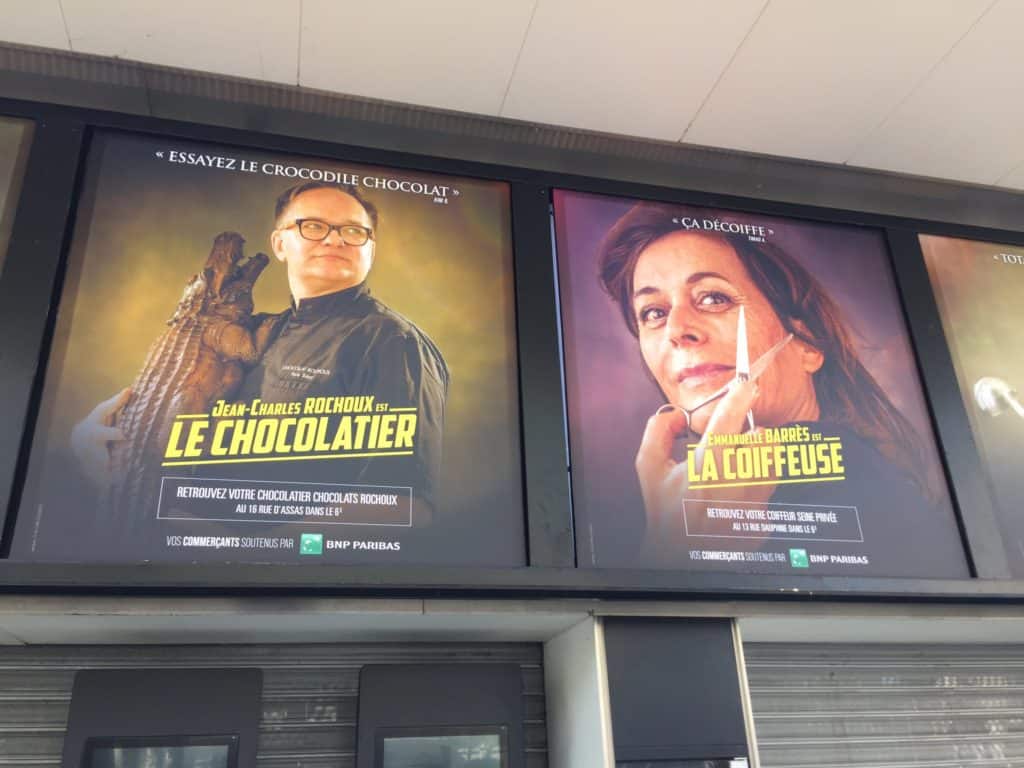 Cines de París reemplazan los afiches publicitarios de películas por anuncios para promocionar a los comercios de su barrio