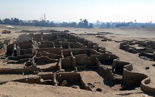 Arqueólogos encontraron la "ciudad dorada perdida" de Luxor y tiene unos 3.000 años de antigüedad