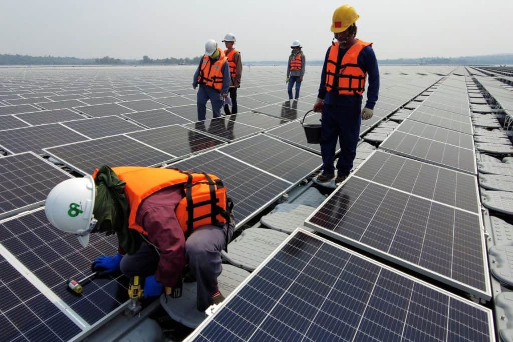 Tailandia está cerca de finalizar la construcción de la planta hidrosolar flotante más grande del mundo