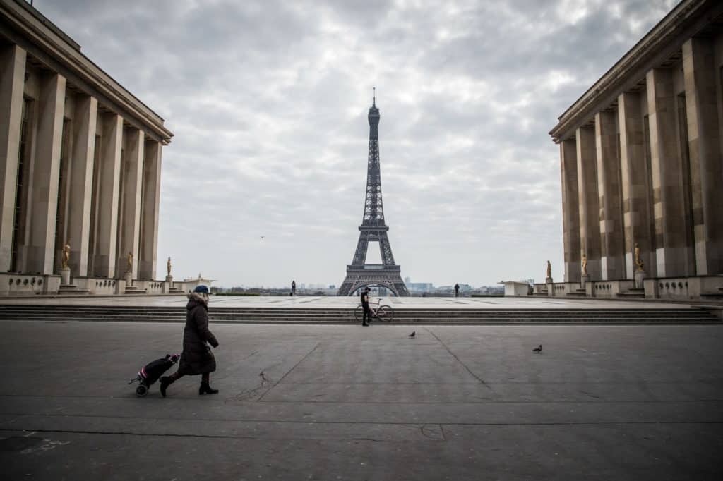 Francia extiende el confinamiento a todo el país y las personas no podrán alejarse a más de 10 kilómetros de su residencia