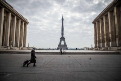 Francia extiende el confinamiento a todo el país y las personas no podrán alejarse a más de 10 kilómetros de su residencia
