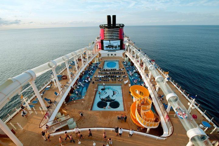 La línea de cruceros Disney Cruise Line informó la suspensión temporal de varios de sus viajes