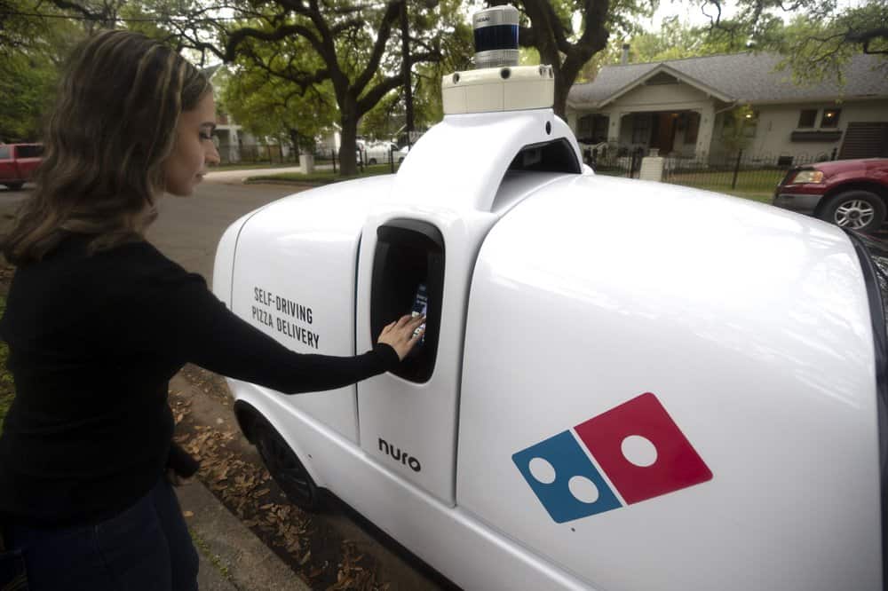 Domino's, la empresa de comida rápida, tiene un robot que se encarga de su servicio de delivery