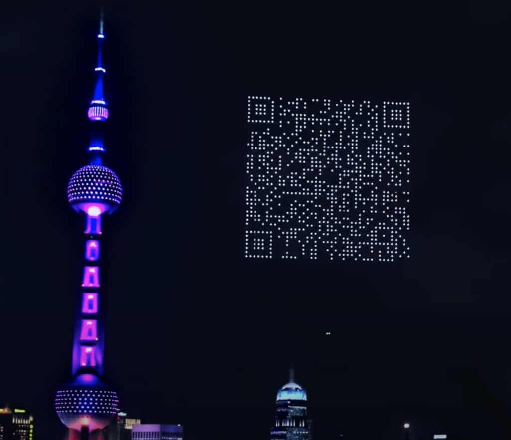 1.500 drones forman un código QR gigante en el cielo de Shanghái para promocionar la descarga de un videojuego