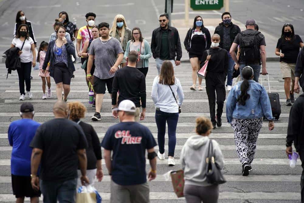 En Estados Unidos las personas que se hayan vacunado no tendrán que utilizar mascarilla al aire libre