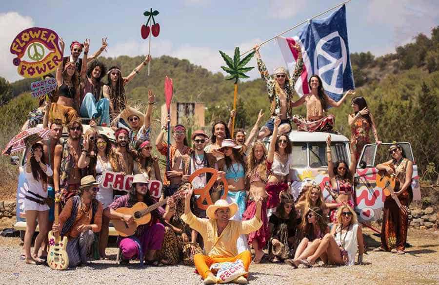 image fiestas en la playa del mundo hippie