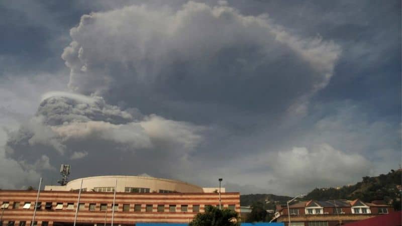 volcán Ya son alrededor de 20.000 las personas evacuadas en la isla de San Vicente por la erupción del volcán La Soufrière Ya son alrededor de 20.000 las personas evacuadas en la isla de San Vicente por la erupción del volcán La Soufrière