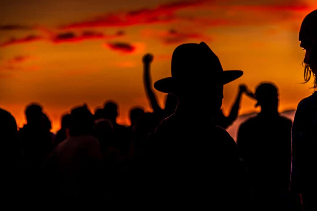 image fiestas en la playa del mundo luca iaconelli n51POXC OUg unsplash 1