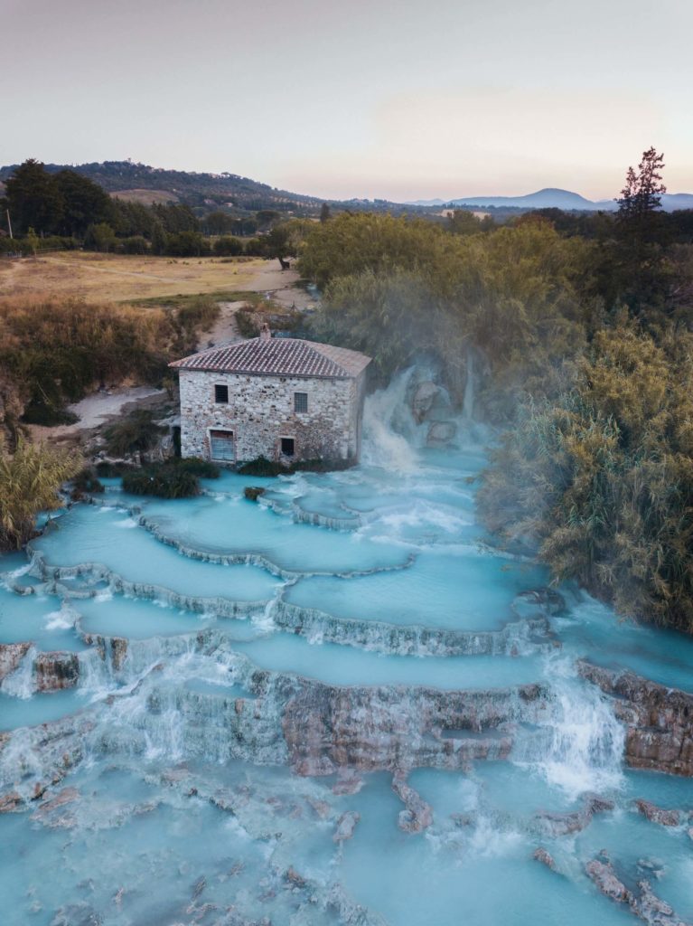 image lugares con aguas termales naturales michael baccin a3UDWodYSko unsplash 1