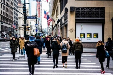 Las personas que viajen a Nueva York desde el exterior y se hayan vacunado contra el COVID-19 no tendrán que hacer cuarentena