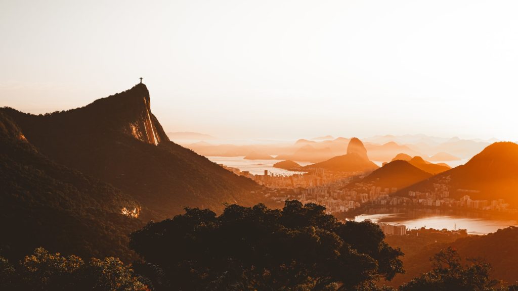 Rio de Janeiro volvió a abrir sus bares pero las playas continúan cerradas