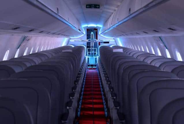 robot Crearon un robot que puede desinfectar un avión en pocos minutos utilizando luz ultravioleta Crearon un robot que puede desinfectar un avión en pocos minutos utilizando luz ultravioleta