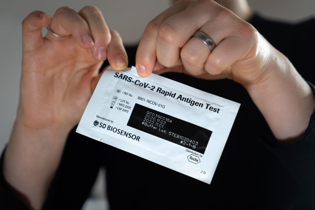 covid Las personas de Inglaterra podrán realizarse dos pruebas de COVID-19 por semana de forma gratuita Las personas de Inglaterra podrán realizarse dos test de COVID-19 por semana de forma gratuita