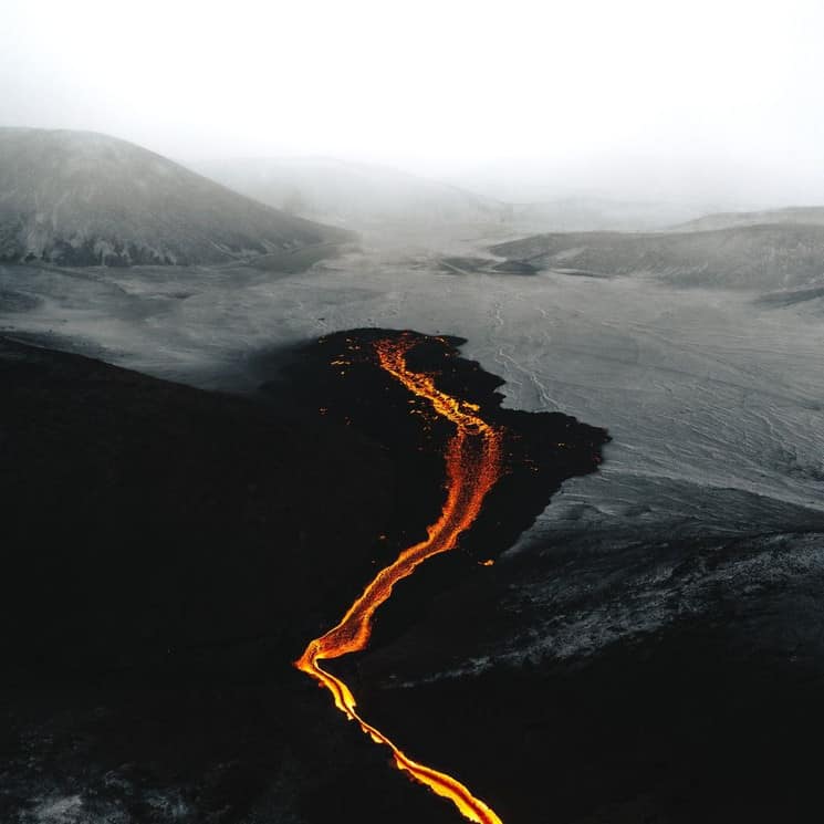 Hoy se hará la primera transmisión aérea de una erupción volcánica en Youtube y el valle de Geldingadalur, en Islandia, será el protagonista 