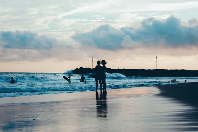 Glamping en México | Ixtapa Zihuatanejo Es conocida por sus playas hermosas de arena suave y vistas a la bahía.  Photo by Ruben Ramirez on Unsplash