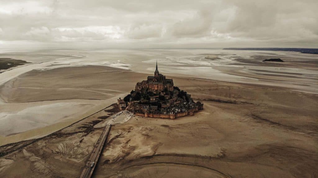 Deportes extremos en Corrientes Viajes image rentar una autocaravana en España Mont Saint Michel en invieno