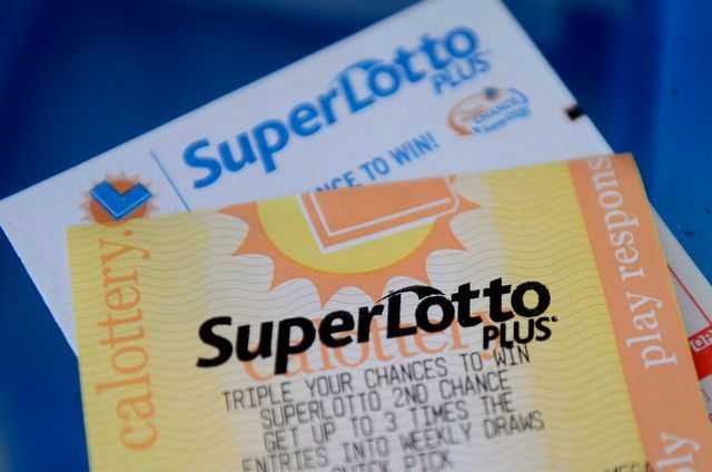 Boleto de lotería SuperLotto Plus