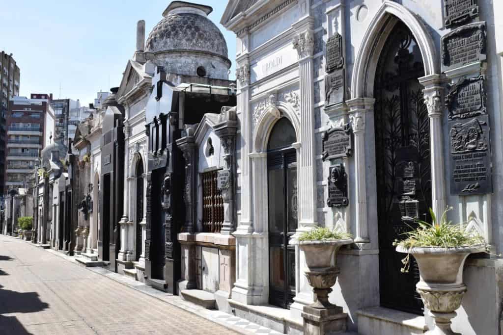 Historia y misterio en el Cementerio de Recoleta