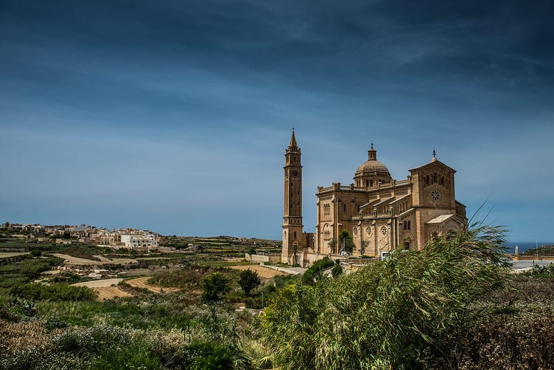 image Malta te pagará hasta 300 Euros por estudiar Inglés concatedral malta lingua